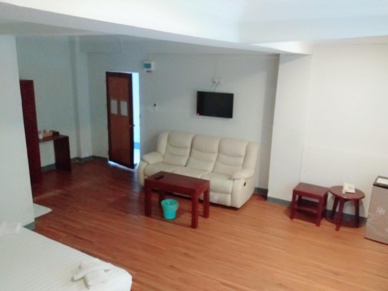 Lanmadaw Plaza Hotel China Town Янгон Екстериор снимка